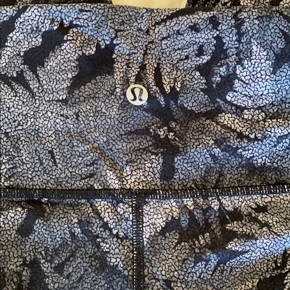 *Like new* Lululemon leggings - Picture 2 of 2